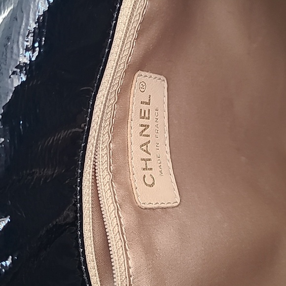 Chanel Rock and Chain Shoulder Bag - Picture 13 of 16